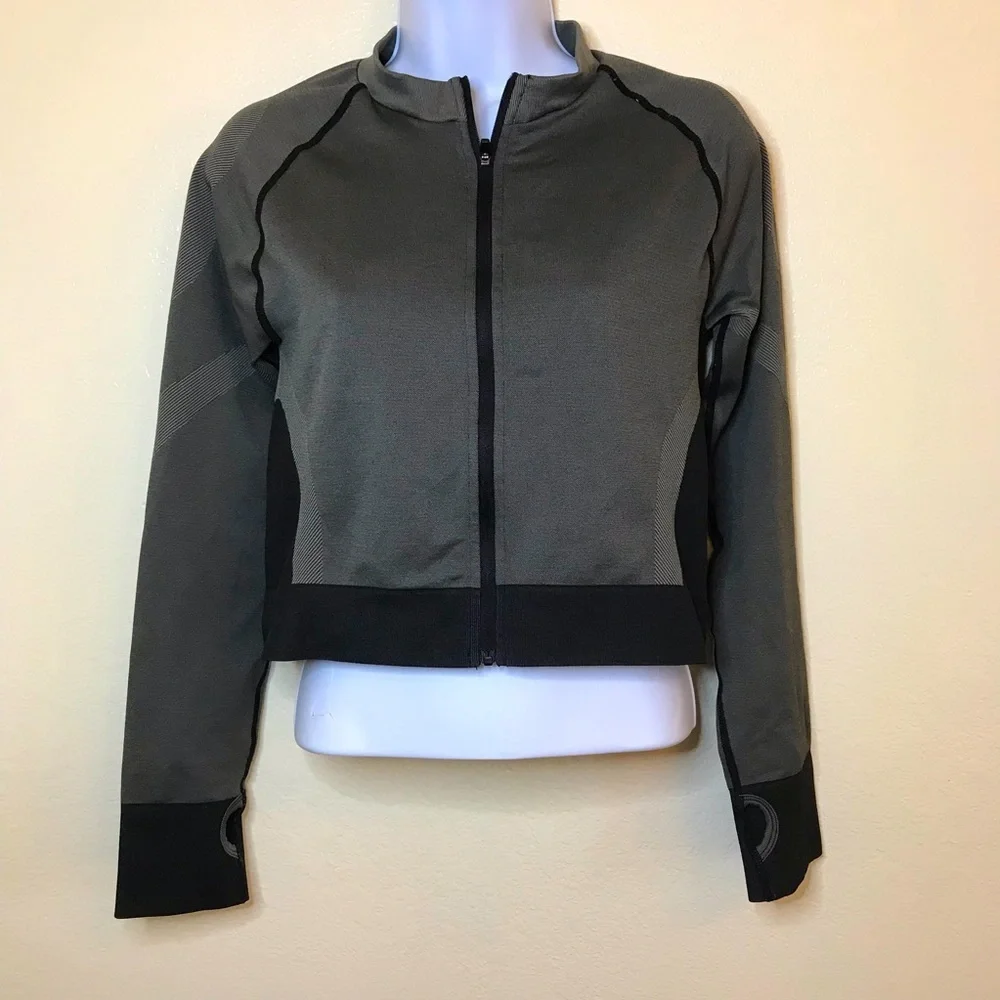 Fashion nova sports women’s top XL long sleeves with a zipper - Picture 4 of 10